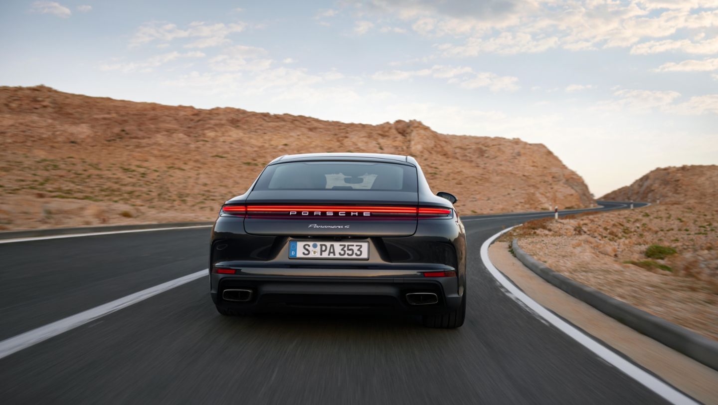 Νέα Porsche Panamera: Ήρθε με τρεις οθόνες και 4 E-Hybrid κινητήρες 